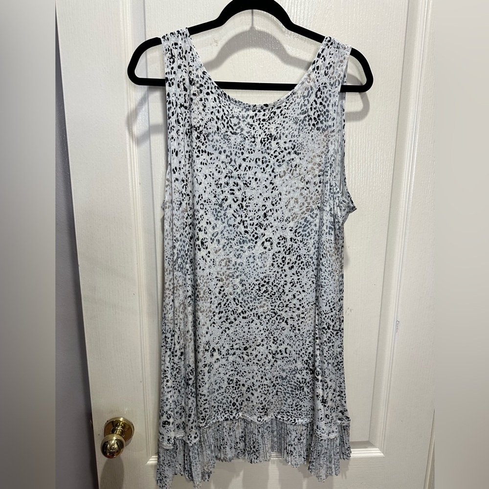LOGO by Lori Goldstein Gray Patterned Tank Top - Picture 3 of 5